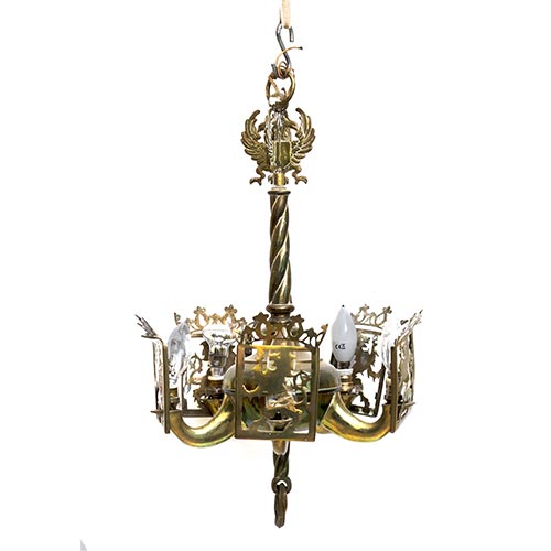 Sub.:26 - Lote: 1156 -  Lmpara de techo en bronce de cuatro luces, con escudos de leones.