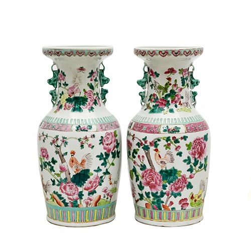 Sub.:26 - Lote: 1149 -  Pareja de jarrones chinos en porcelana con decoracin pintada. 