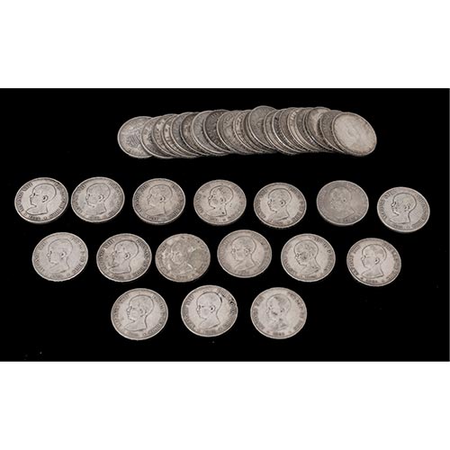 Sub.:26 - Lote: 1423 -  Treinta y nueve monedas de 5 pesetas en plata de Alfonso XIII. 