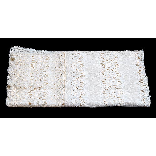 Sub.:26 - Lote: 334 -  Colcha de cama de 150 en encaje guipur.