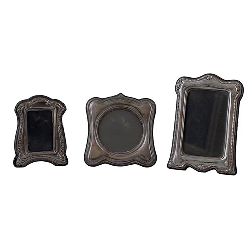 Sub.:26 - Lote: 327 -  Tres portarretratos en plata. Punzones ingleses.