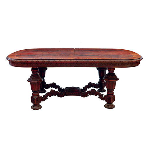 Sub.:27 - Lote: 383 -  Mesa de comedor inglesa realizada en madera tallada.