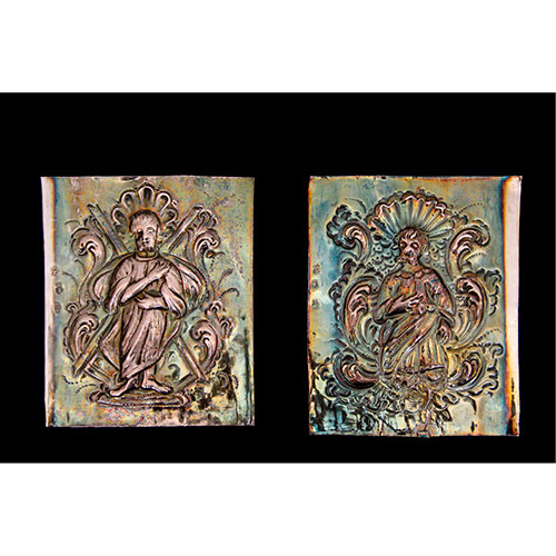 Sub.:27 - Lote: 360 -  Dos plaquetas en plata con representaciones de San Pedro y San Andrs. s. XX.
