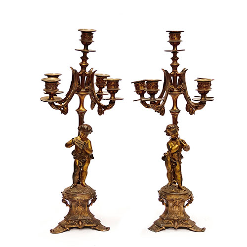 Sub.:27 - Lote: 421 -  Pareja de candelabros de seis luces con nios msicos en calamina.