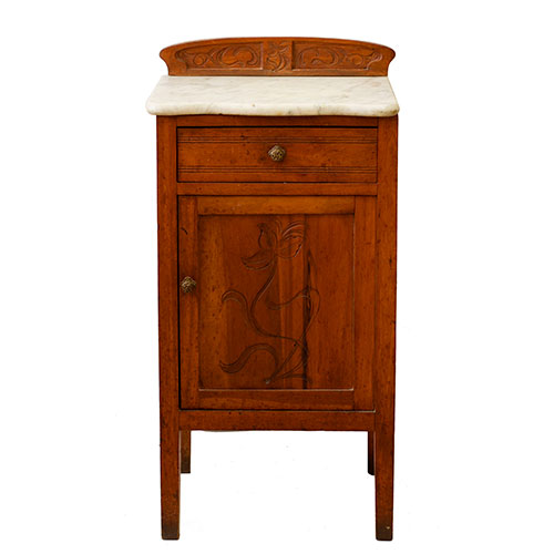 Sub.:27 - Lote: 233 -  Mesilla en madera tallada modernista con tapa de m�rmol.