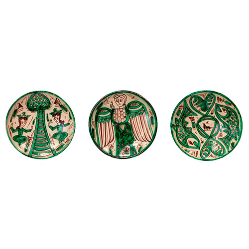 Sub.:27 - Lote: 277 -  Lote de tres platos llanos en cer�mica de Punter policromada