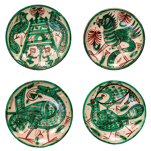 Sub.:27 - Lote: 279 -  Lote de cuatro platos llanos en cer�mica de Punter policromada con decoraci�n animal