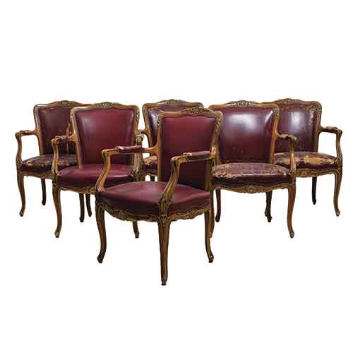 Sub.:28 - Lote: 141 -  Lote de seis sillones estilo Luis XV con tapicera en cuero granate