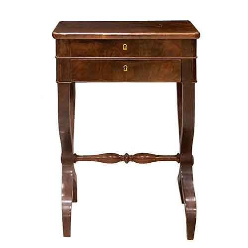 Sub.:28 - Lote: 268 -  Costurero franc�s de �poca Carlos X (1820) realizado en Palma de caoba.