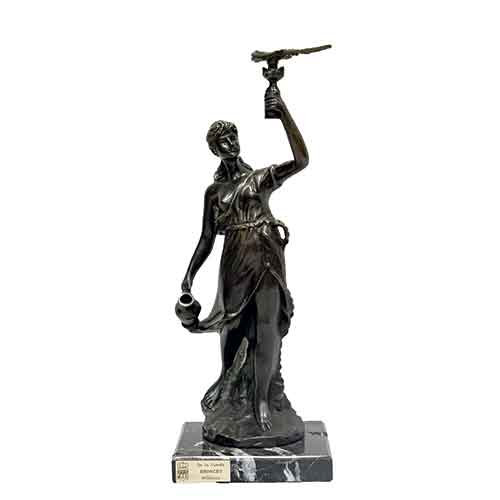 Sub.:28 - Lote: 1318 -  Mujer con �guila