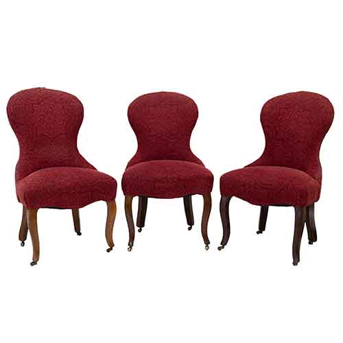Sub.:28 - Lote: 1254 -  Sillera compuesta por seis sillas con estructura en madera y tapicera roja