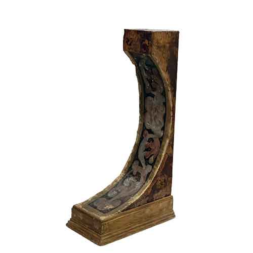 Sub.:28 - Lote: 1306 -  M�nsula en madera policromada.