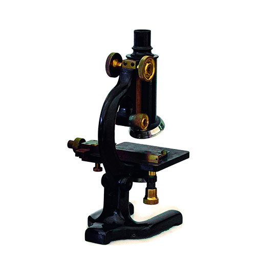 Sub.:28 - Lote: 1238 -  Microscopio de la marca Stiassnie Paris realizado en latn y hierro esmaltado
