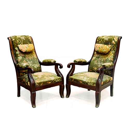 Sub.:28 - Lote: 1333 -  Pareja de sillones Voltaire en madera de nogal con tapicer�a floral, Francia, s. XIX.