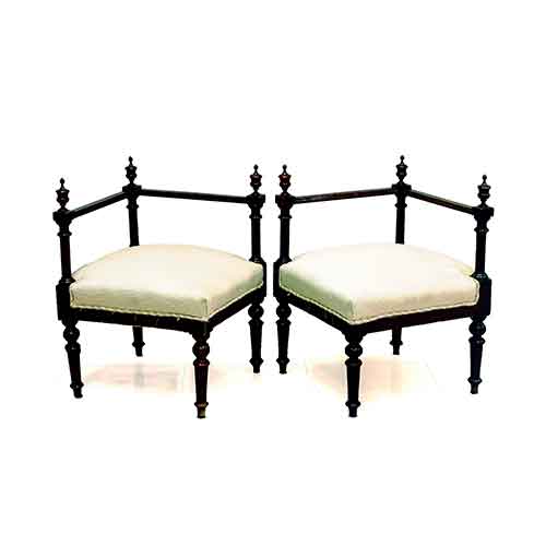 Sub.:28 - Lote: 1308 -  Pareja de sillones rinconeros en madera torneada con tapicer�a.