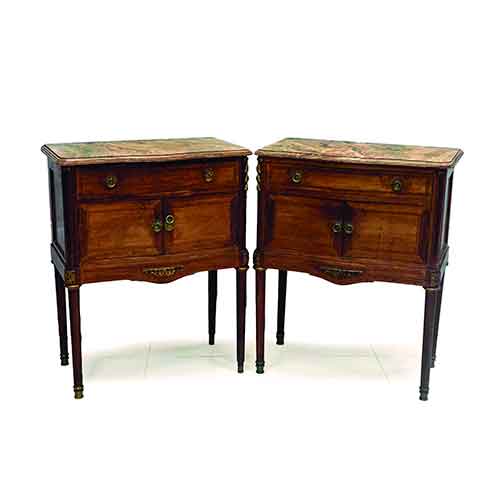 Sub.:28 - Lote: 1334 -  Pareja de mesillas en madera de caoba y filete de marqueter�a en palo rosa