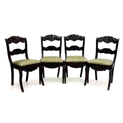 Sub.:28 - Lote: 1323 -  Lote de cuatro sillas en madera de arce patinado