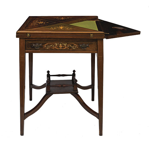 Sub.:29 - Lote: 298 -  Mesa de juego de poca de Eduardo VII, modelo de pauelo, en madera de palosanto y limoncillo