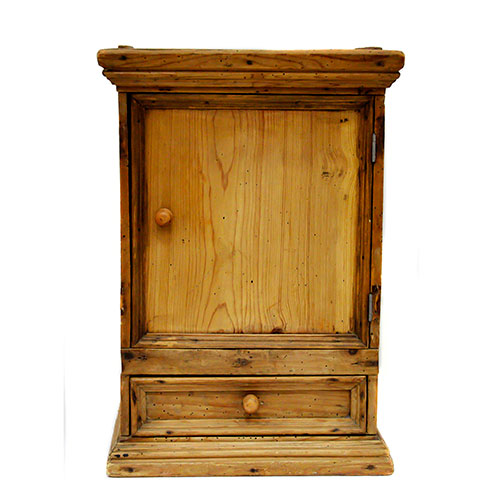 Sub.:29 - Lote: 1315 -  Mueble de farmacia en madera de pino del siglo XIX.