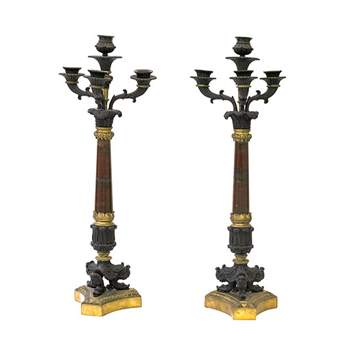 Sub.:29 - Lote: 411 -  Pareja de candelabros en bronce y mrmol estilo Louis Philippe