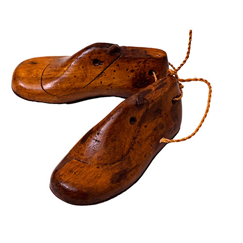 Sub.:29 - Lote: 204 -  Pareja de hormas de zapatos en madera y hierro