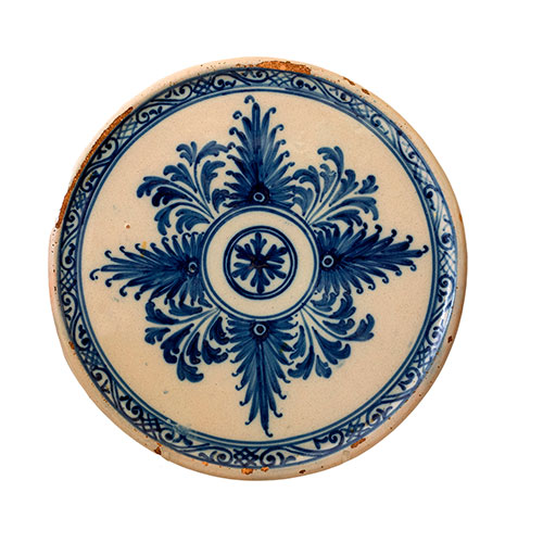 Sub.:29 - Lote: 1287 -  Salvamanteles en cer�mica de Talavera Ruiz de Luna con decoraci�n azul.