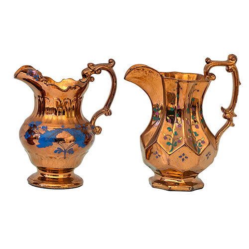 Sub.:29 - Lote: 246 -  Dos jarras en cermica de Bristol con decoracin pintada de temas florales .Siglo XIX