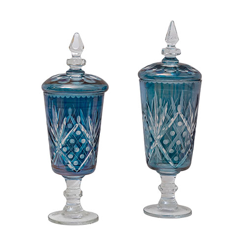 Sub.:29 - Lote: 1341 -  Dos tarros de cristal tallado azul con tapa.