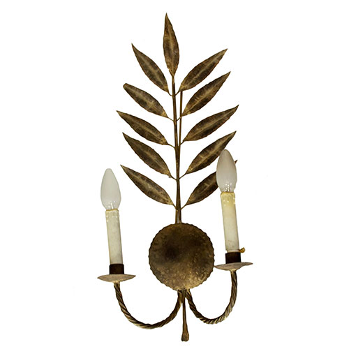 Sub.:3-On - Lote: 145 -  Aplique de pared de dos luces en metal dorado con medall�n central y ramas de laurel.