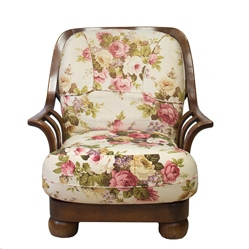 Sub.:3-On - Lote: 77 -  Sill�n en madera tallada, con patas de bola y cojines de tapicer�a floral. Valenti.