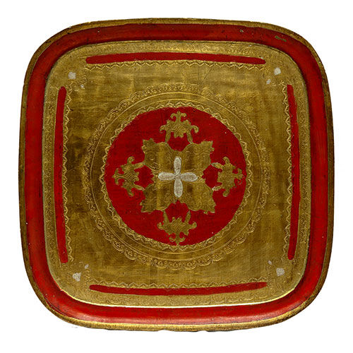 Sub.:3-On - Lote: 212 -  Bandeja en madera dorada y policromada con decoraci�n incisa de corte neocl�sica.