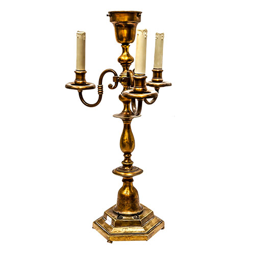 Sub.:3-On - Lote: 148 -  L�mpara en forma de candelabro en bronce con cuatro luces.