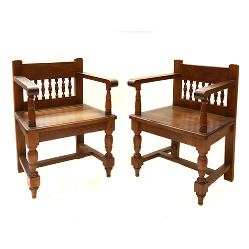 Sub.:3-On - Lote: 6 -  Pareja de sillones en madera con patas y respaldos torneados.