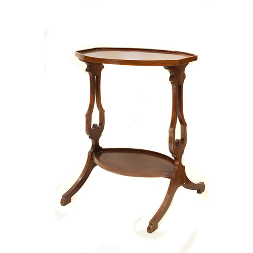 Sub.:3-On - Lote: 7 -  Mesita auxiliar en madera con balda inferior. S. XIX. Con desperfectos.