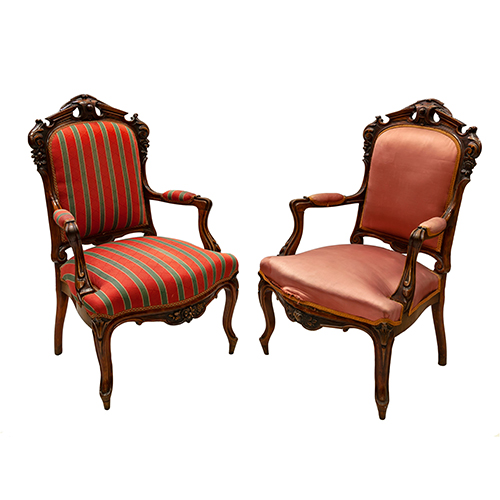 Sub.:3-On - Lote: 4 -  Pareja de sillones alfonsinos con distinta tapicer�a.