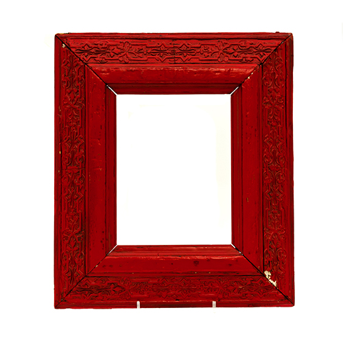 Sub.:3-On - Lote: 167 -  Marco en madera tallada y patinada en rojo.