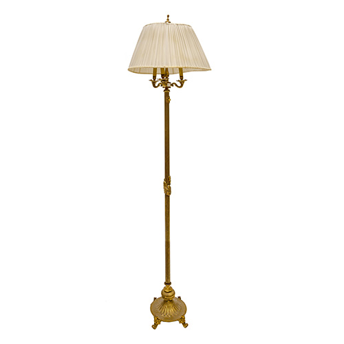 Sub.:3-On - Lote: 139 -  L�mpara de pie de tres luces en bronce.