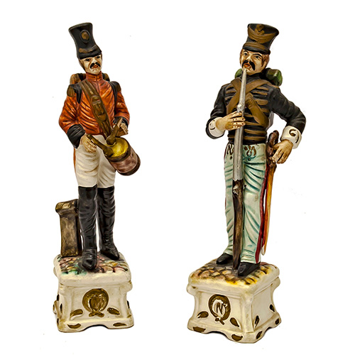 Sub.:3-On - Lote: 345 -  Tamborilero y Soldado. Pareja de figuras en cer�mica policromada.