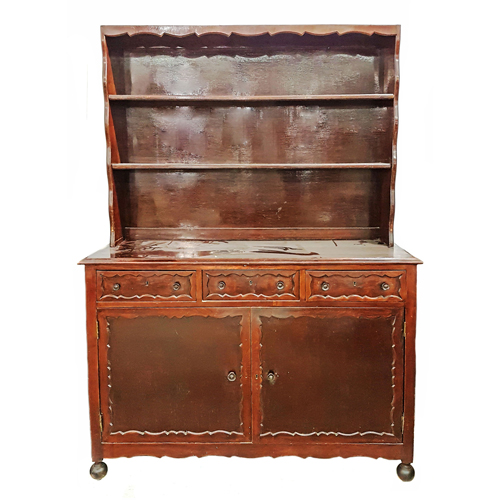 Sub.:3-On - Lote: 44 -  Alacena en madera patinada. Cajones y puertas en el frente y parte superior con baldas.