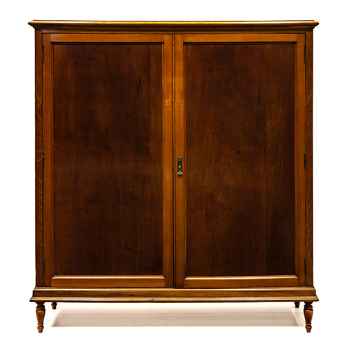 Sub.:3-On - Lote: 50 -  Armario bajo de dos puertas, con una balda.