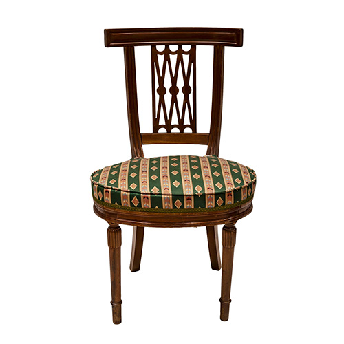 Sub.:3-On - Lote: 40 -  Silla estilo Luis XVI de asiento oval tapizado