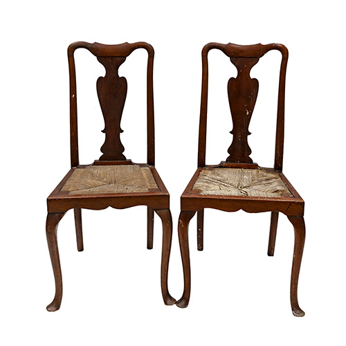 Sub.:3-On - Lote: 49 -  Pareja de sillas con respaldo calado en forma de copa y asiento de enea.