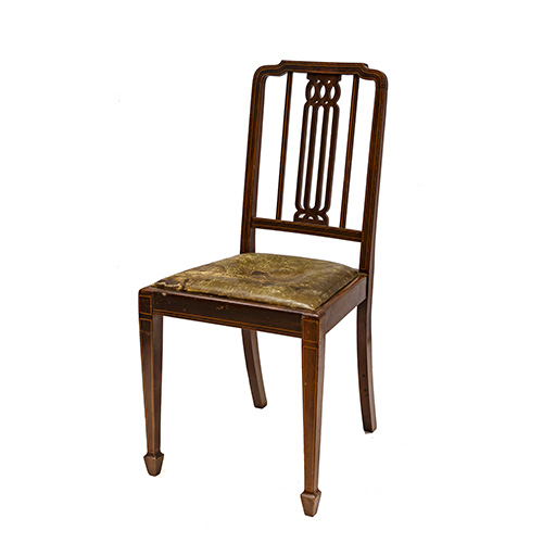 Sub.:3-On - Lote: 36 -  Silla tapizada con cuero verde desgastado y respaldo calado con marqueter�a.