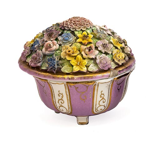 Sub.:3-On - Lote: 330 -  Caja con tapa de flores