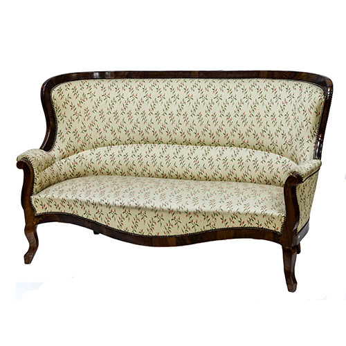 Sub.:3-On - Lote: 18 -  Sof� isabelino en madera de nogal. Con tapicer�a floral sobre fondo blanco .EN MUY BUEN ESTADO