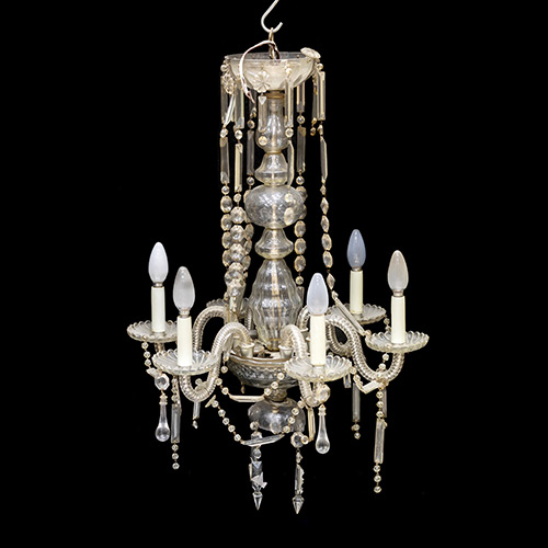 Sub.:3-On - Lote: 134 -  L�mpara de techo en cristal tallado con seis brazos y l�grimas pinjantes.