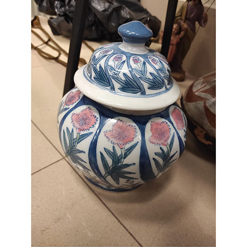 Sub.:3-On - Lote: 341 -  Jarr�n chino realizado en porcelana.