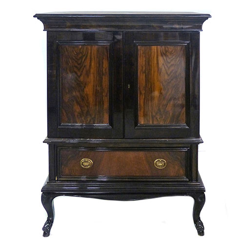 Sub.:3-On - Lote: 29 -  Mueble auxiliar para TV con puertas y caj�n inferior.