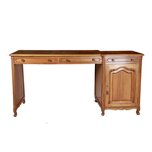 Sub.:3-On - Lote: 85 -  Mesa de estudio en madera, de estilo provenzal franc�s. Para adosar con retranqueo para librar columna en el lateral derecho.