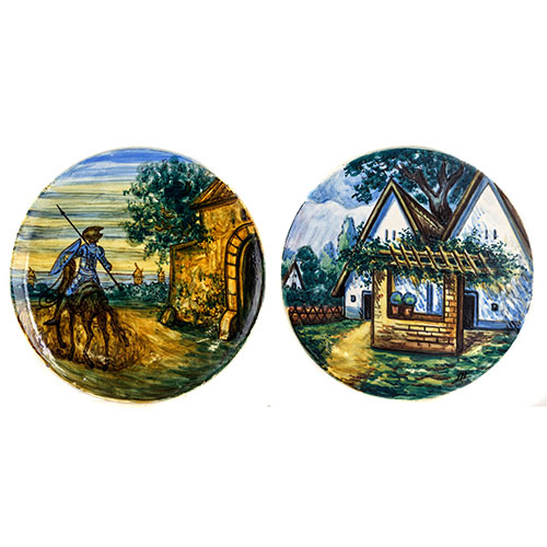 Sub.:3-On - Lote: 320 -  Pareja de platos de gran tama�o en cer�mica esmaltada con escena ambientada en 